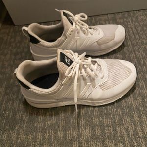 White New Balance (women’s) 574 shoes